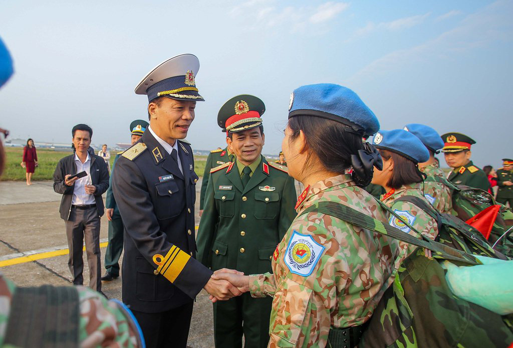 Cận cảnh ngựa thồ C-17 đưa bệnh viện d&atilde; chiến sang Nam Sudan l&agrave;m nhiệm vụ g&igrave;n giữ h&ograve;a b&igrave;nh - Ảnh 9.