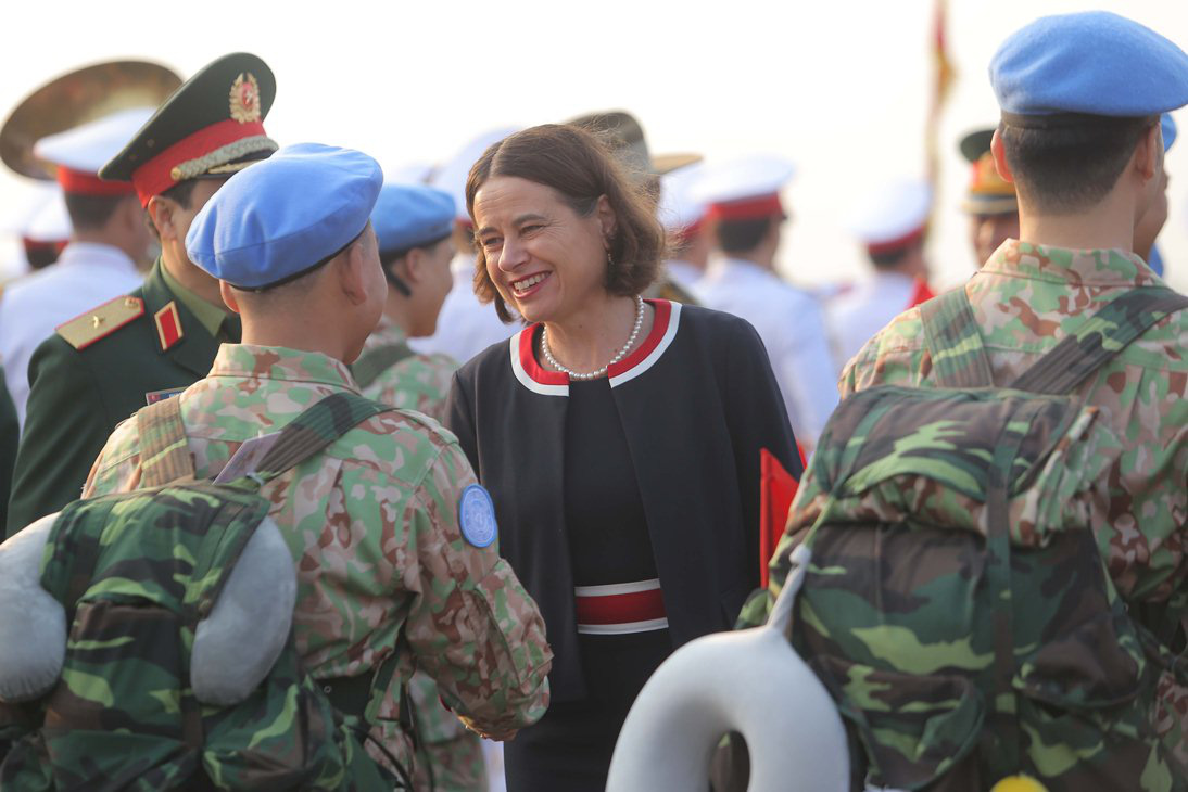 Cận cảnh ngựa thồ C-17 đưa bệnh viện d&atilde; chiến sang Nam Sudan l&agrave;m nhiệm vụ g&igrave;n giữ h&ograve;a b&igrave;nh - Ảnh 10.