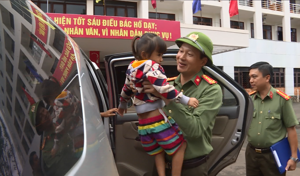 T&acirc;n Gi&aacute;m đốc C&ocirc;ng an Đồng Nai - Đại t&aacute; Vũ Hồng Văn biết ơn người d&acirc;n v&agrave; b&aacute;o ch&iacute; - Ảnh 2.