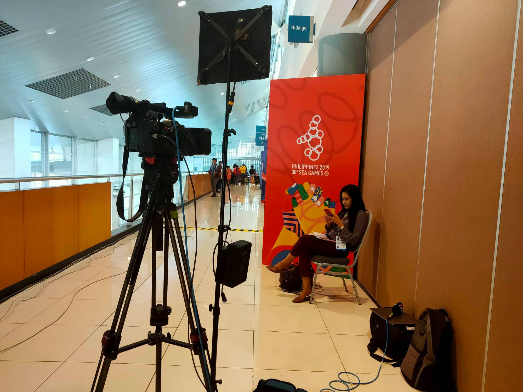Trung t&acirc;m b&aacute;o ch&iacute; SEA Games 30 tại Manila hối hả chạy đua c&ugrave;ng thời gian - Ảnh 4.