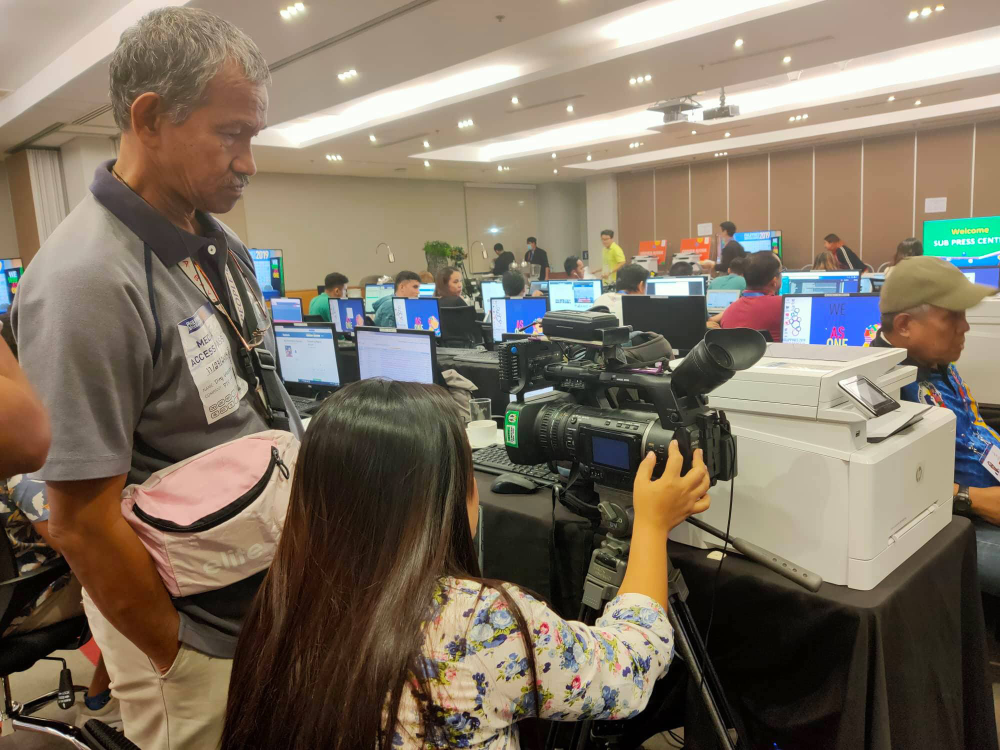 Trung t&acirc;m b&aacute;o ch&iacute; SEA Games 30 tại Manila hối hả chạy đua c&ugrave;ng thời gian - Ảnh 8.