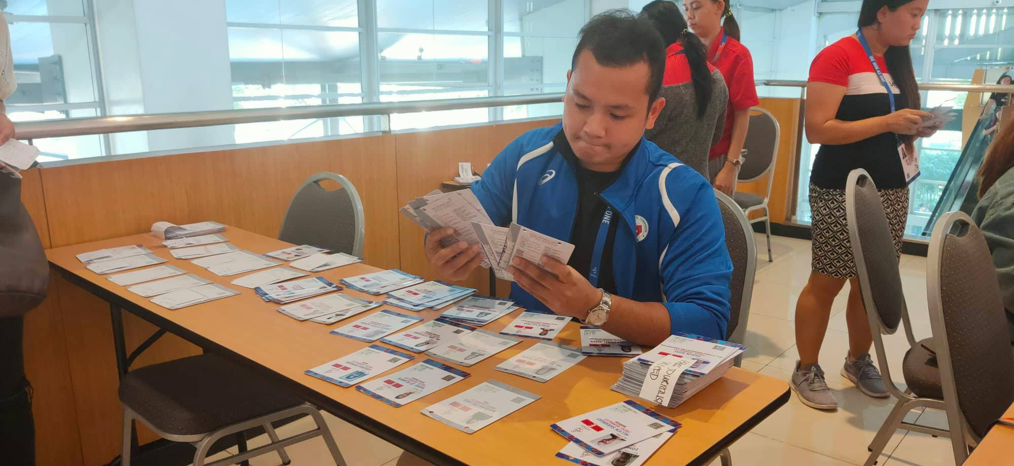 Trung t&acirc;m b&aacute;o ch&iacute; SEA Games 30 tại Manila hối hả chạy đua c&ugrave;ng thời gian - Ảnh 2.
