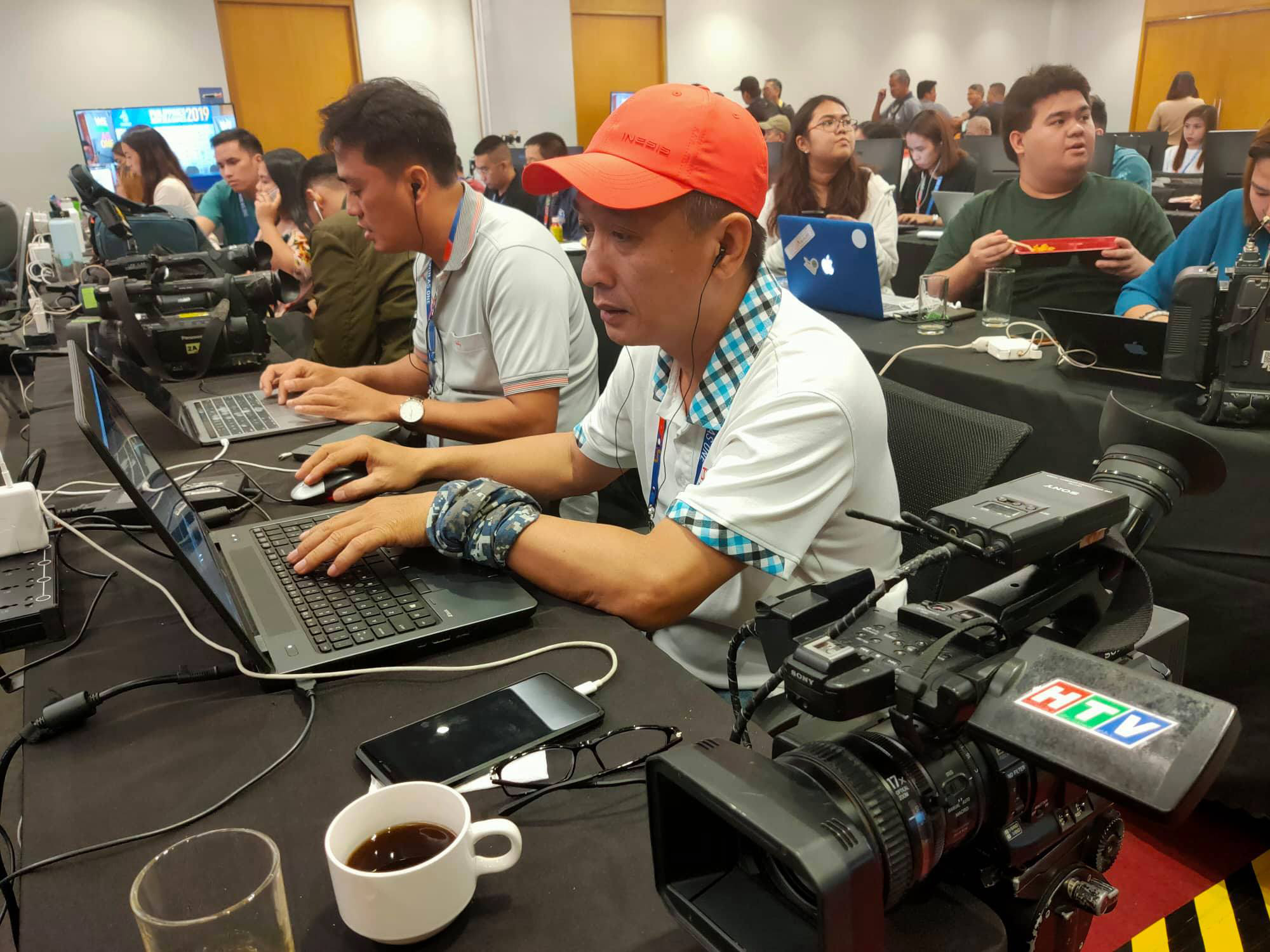 Trung t&acirc;m b&aacute;o ch&iacute; SEA Games 30 tại Manila hối hả chạy đua c&ugrave;ng thời gian - Ảnh 11.