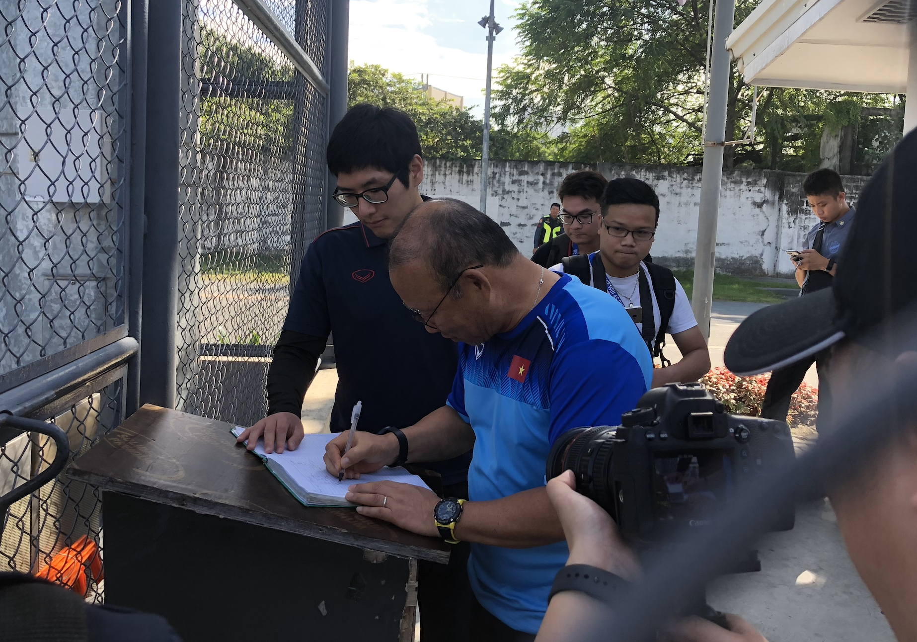 U22 Việt Nam n&iacute;n thở luyện c&ocirc;ng trong v&ograve;ng v&acirc;y an ninh Philippines - Ảnh 1.