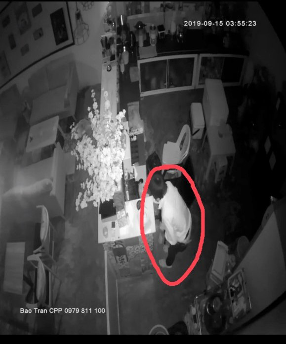 Clip: Kẻ trộm táo tợn đột nhập quán cà phê 2 lần trong 2 tháng - Ảnh 3.