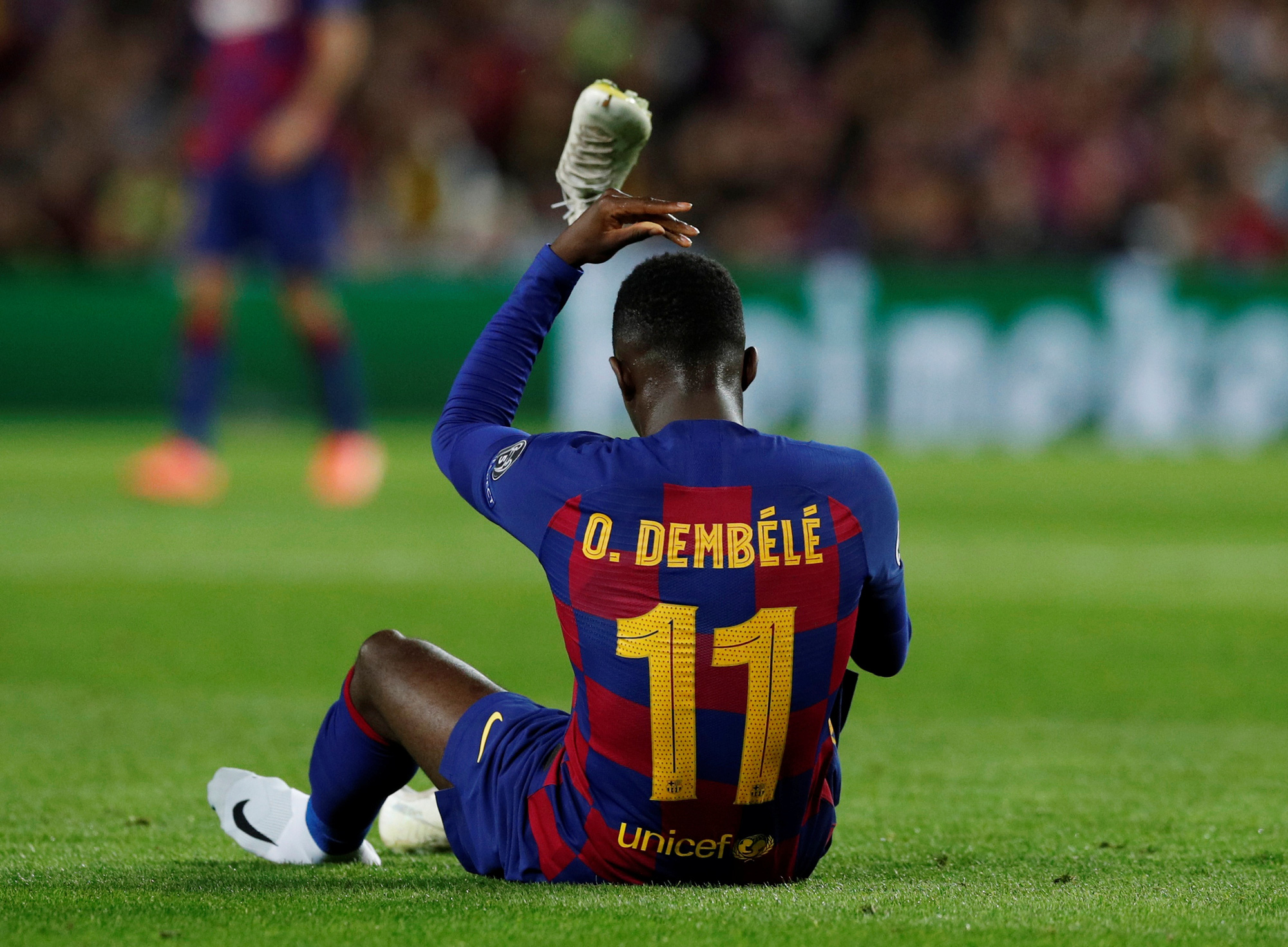 Messi thăng hoa trận 700, Barcelona vượt v&ograve;ng bảng Champions League - Ảnh 3.