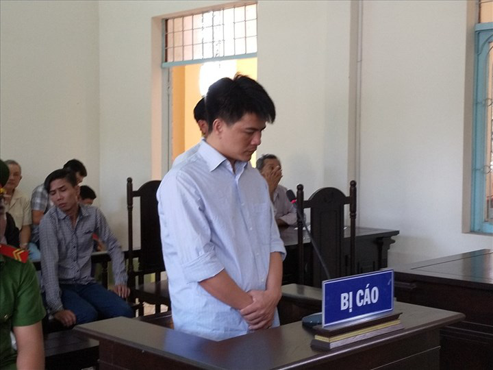 Tông chết 4 người, bị thương 25 người, lãnh 12 năm tù