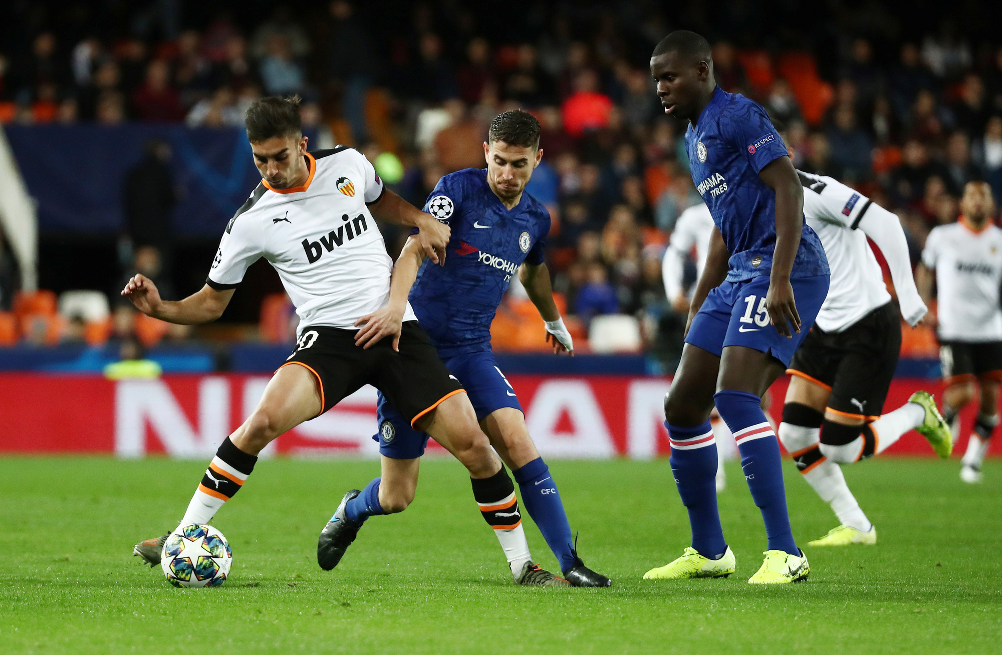 Thủ m&ocirc;n Kepa h&oacute;a người h&ugrave;ng, Chelsea h&ograve;a nghẹt thở ở T&acirc;y Ban Nha - Ảnh 1.