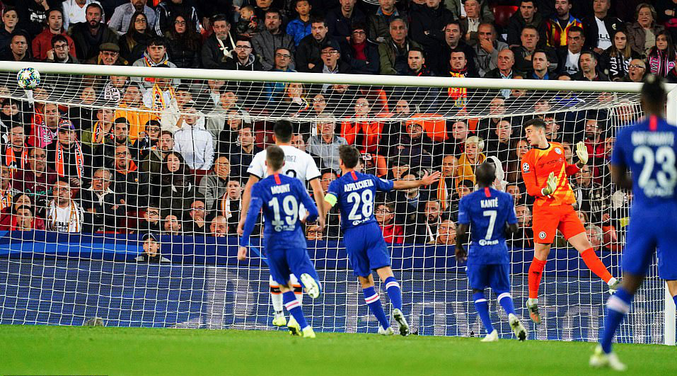Thủ m&ocirc;n Kepa h&oacute;a người h&ugrave;ng, Chelsea h&ograve;a nghẹt thở ở T&acirc;y Ban Nha - Ảnh 8.