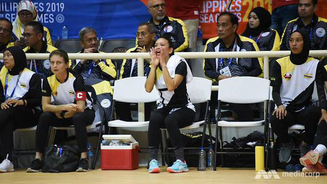 Công chúa Brunei chơi môn bóng lưới ở SEA Games