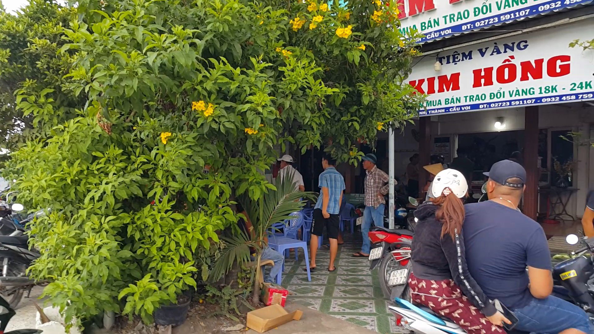 Bắt khẩn cấp đối tượng cướp tiệm vàng ở Long An