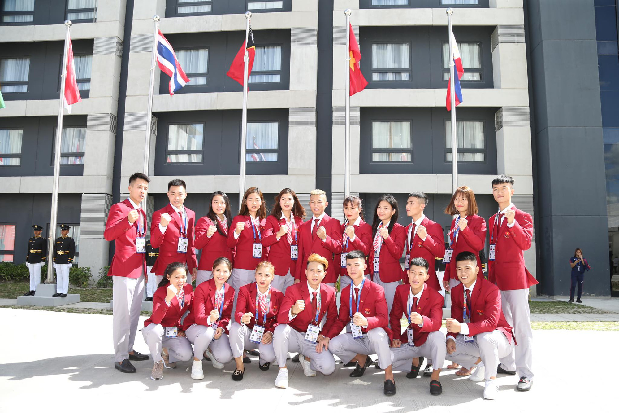 Cờ Việt Nam tung bay trong làng SEA Games 30 - Ảnh 5.