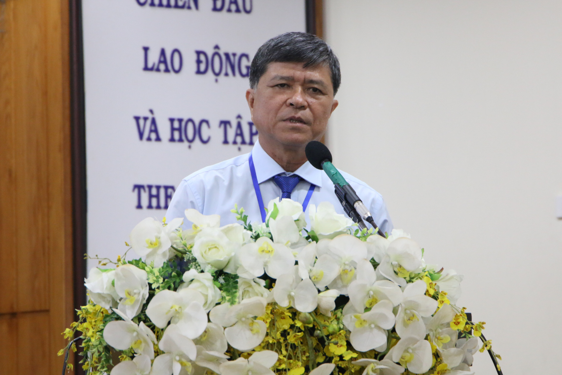 Tất cả các trường phải mua 32 đầu SGK mà  Bộ GD-ĐT đã công bố