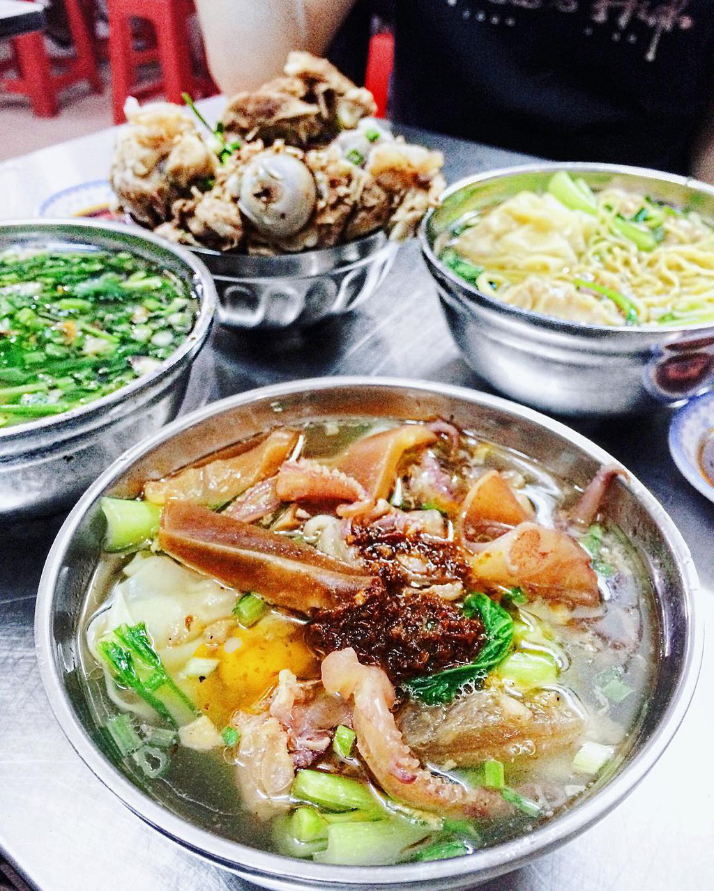 Những khu phố ẩm thực thu h&uacute;t giới trẻ ở TP HCM - Ảnh 14.