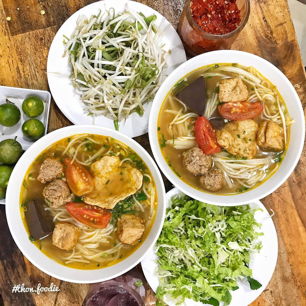 Những khu phố ẩm thực thu h&uacute;t giới trẻ ở TP HCM - Ảnh 9.