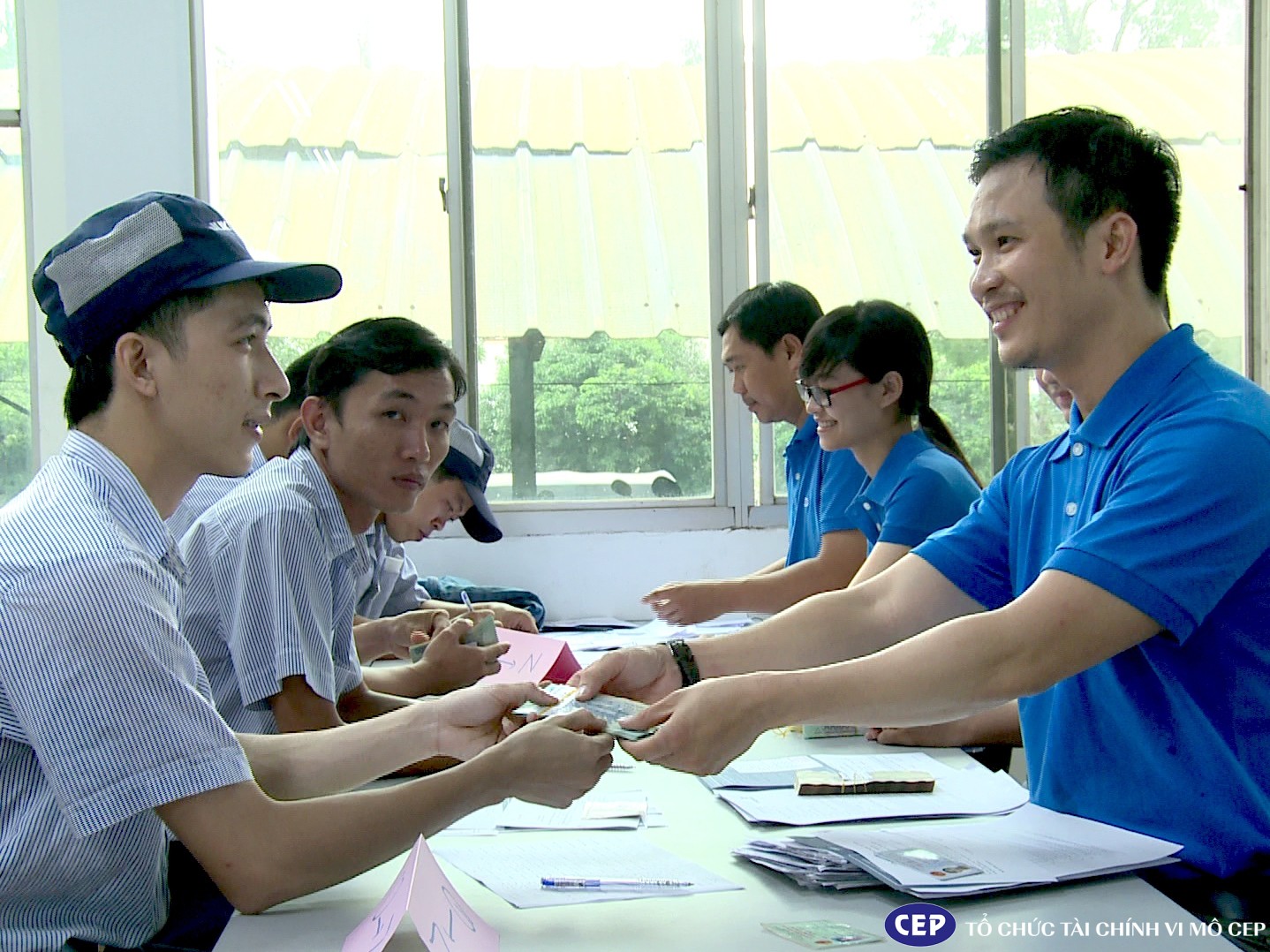 CEP phục vụ hơn 4 triệu lượt hộ công nhân lao động nghèo - Ảnh 1.