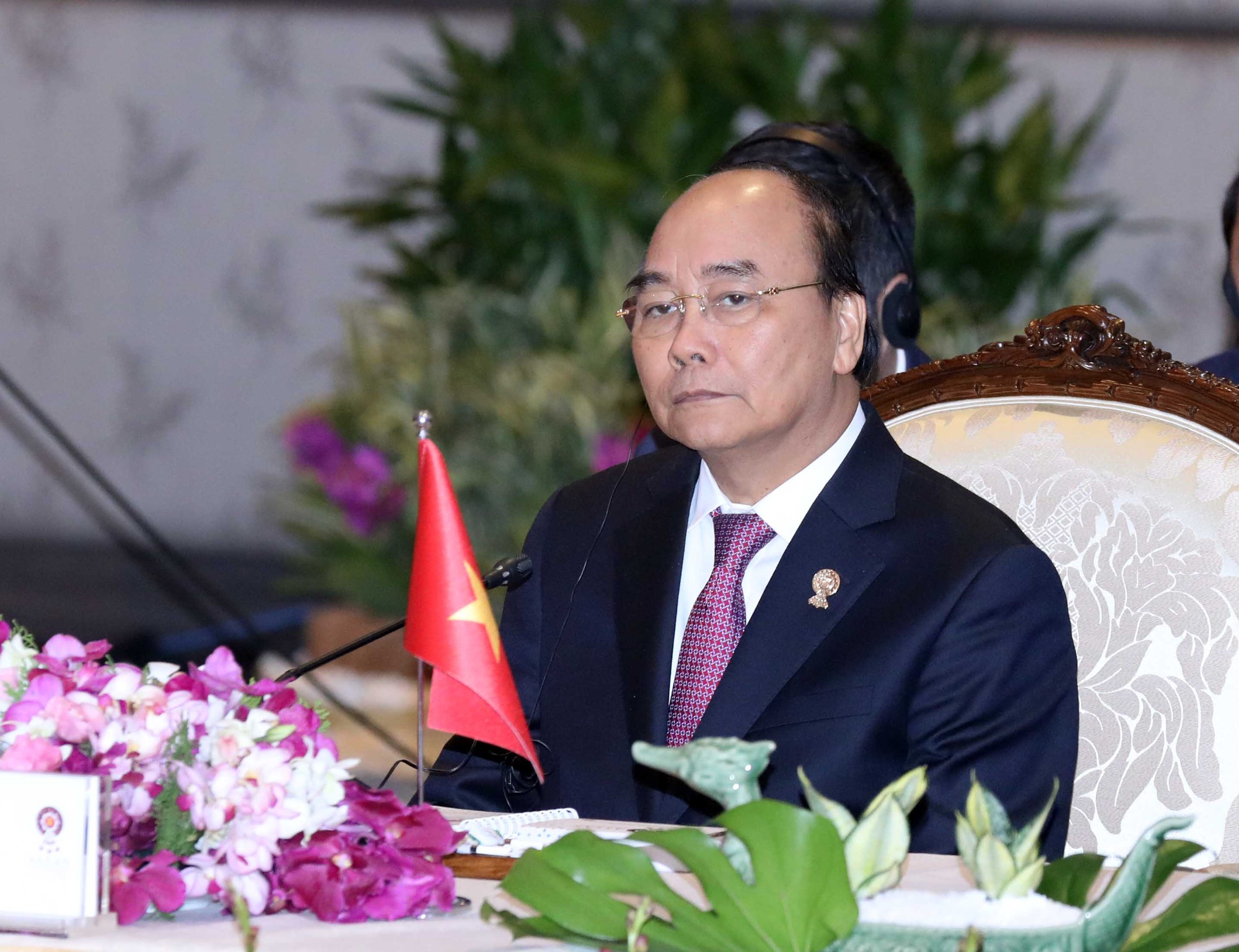 Thủ tướng Nguyễn Xu&acirc;n Ph&uacute;c chia buồn với gia đ&igrave;nh c&aacute;c nạn nh&acirc;n vụ 39 người chết - Ảnh 1.