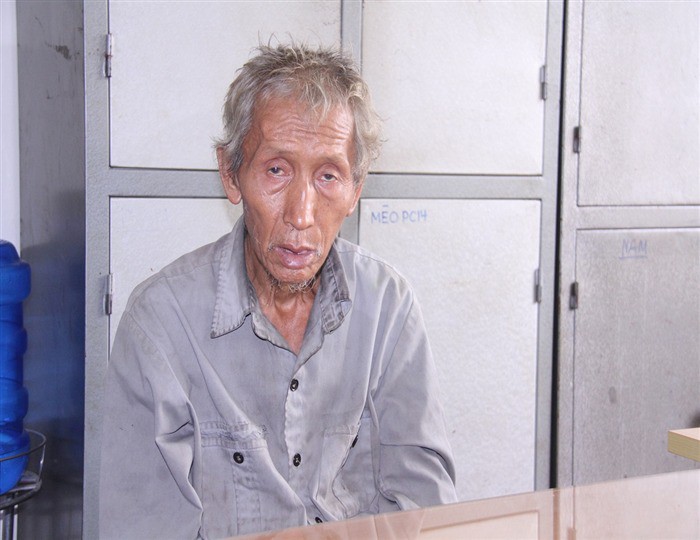 Bị đẩy ngã, bố dượng dùng gậy đánh chết con riêng của vợ