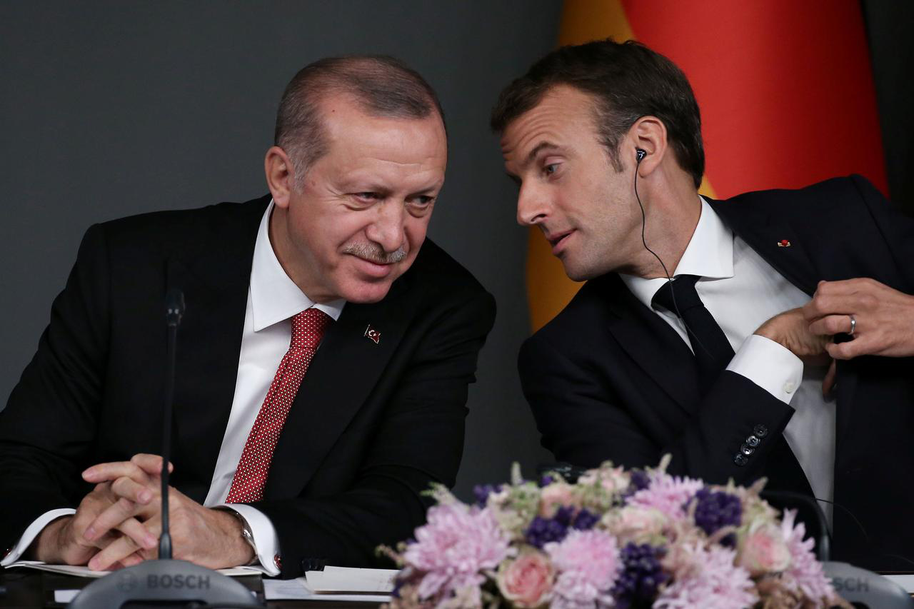 Ông Erdogan hỏi sốc tổng thống Pháp "có bị não tàn"?