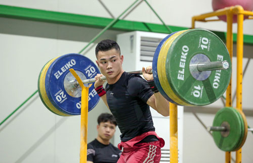 Cử tạ Việt Nam mơ vàng ngày thi đấu đầu tiên