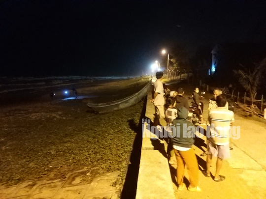 N&Oacute;NG: H&agrave;ng chục b&aacute;nh heroin c&oacute; chữ Trung Quốc tr&ocirc;i v&agrave;o biển Quảng Nam - Ảnh 3.