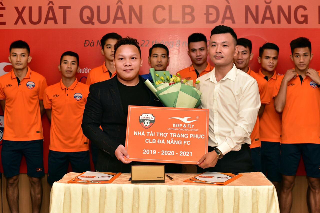 Chuyện &ocirc;ng bầu Futsal mời Phan Văn Đức, Minh Vương l&agrave;m người mẫu thể thao - Ảnh 2.