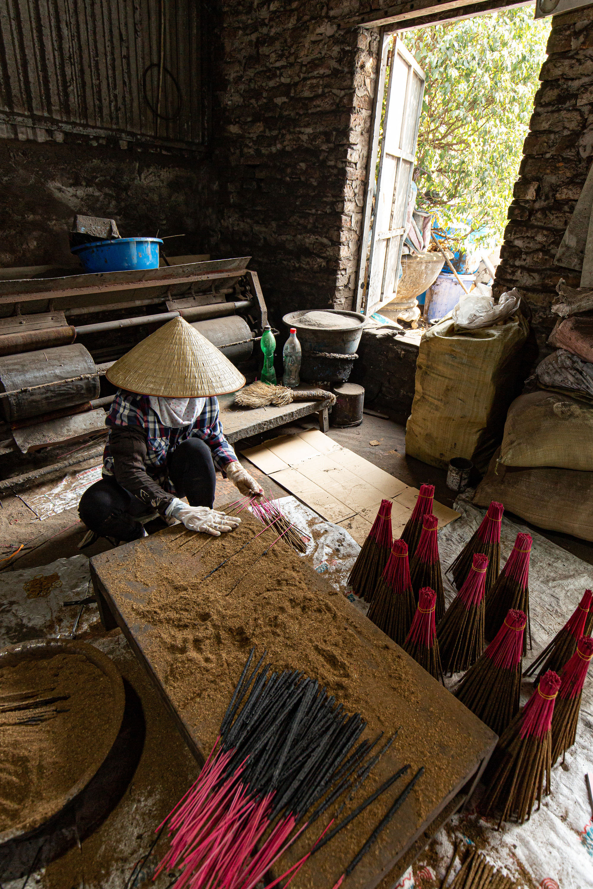 Cuộc thi ảnh “Nét đẹp lao động” 2019-2020: Giữ mãi lửa nghề - Ảnh 6.