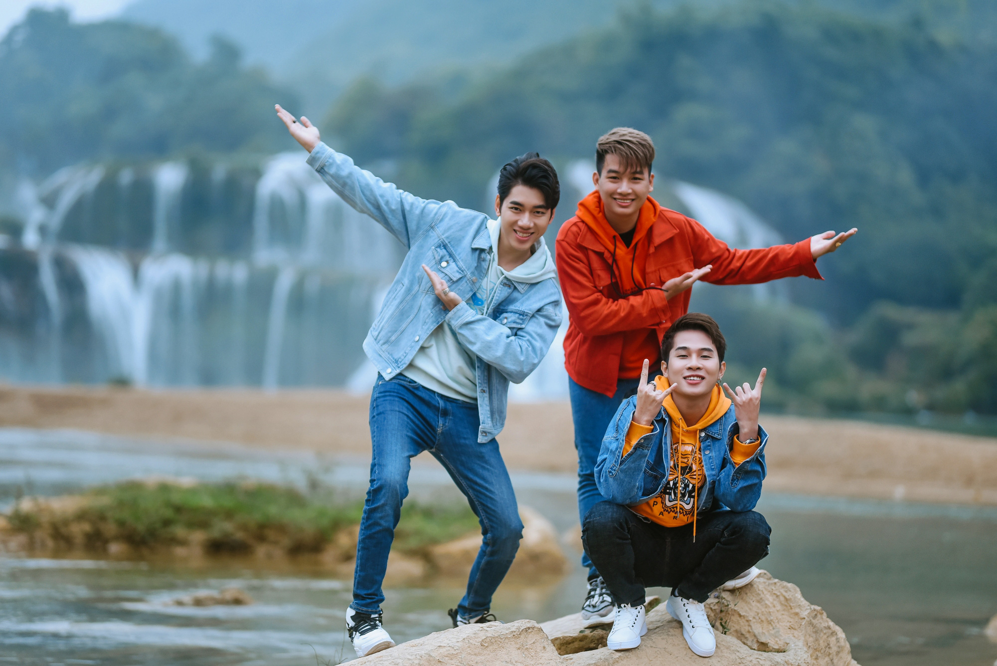 "Việt Nam tôi" của K-ICM và Jack: Mộc mạc mà hùng tráng