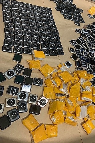 Apple Watch giá từ 2 triệu đồng tràn ngập thị trường - Ảnh 1.
