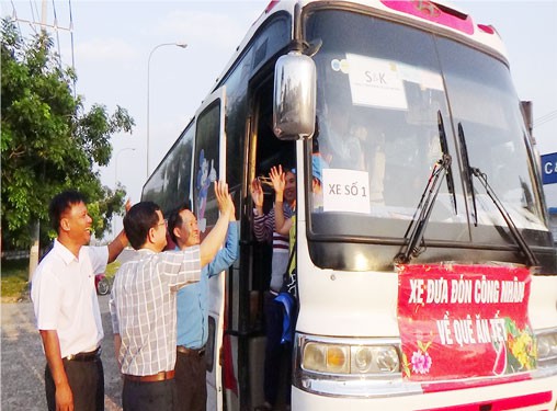 B&igrave;nh Phước: Hỗ trợ xe đưa c&ocirc;ng nh&acirc;n về qu&ecirc; đ&oacute;n Tết - Ảnh 1.