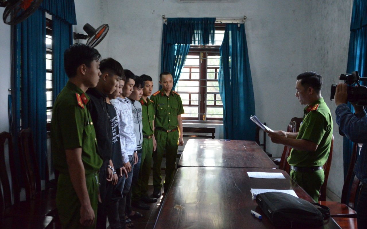 Băng nhóm sinh viên đi cướp, gặp phải 2 công an đang mật phục tuần tra - Ảnh 1.