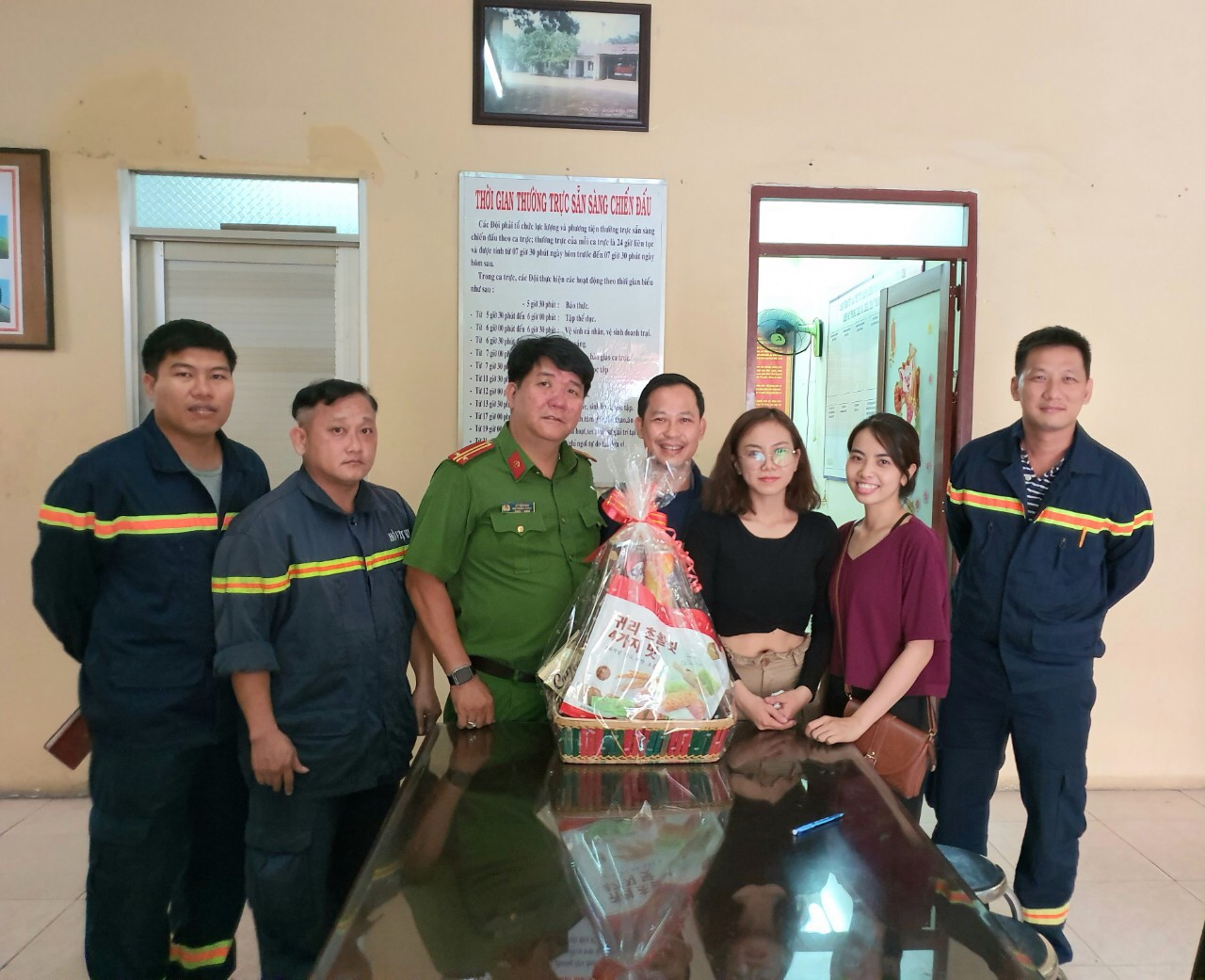 Người dân được cứu trong vụ cháy tri ân cảnh sát PCCC-CNCH