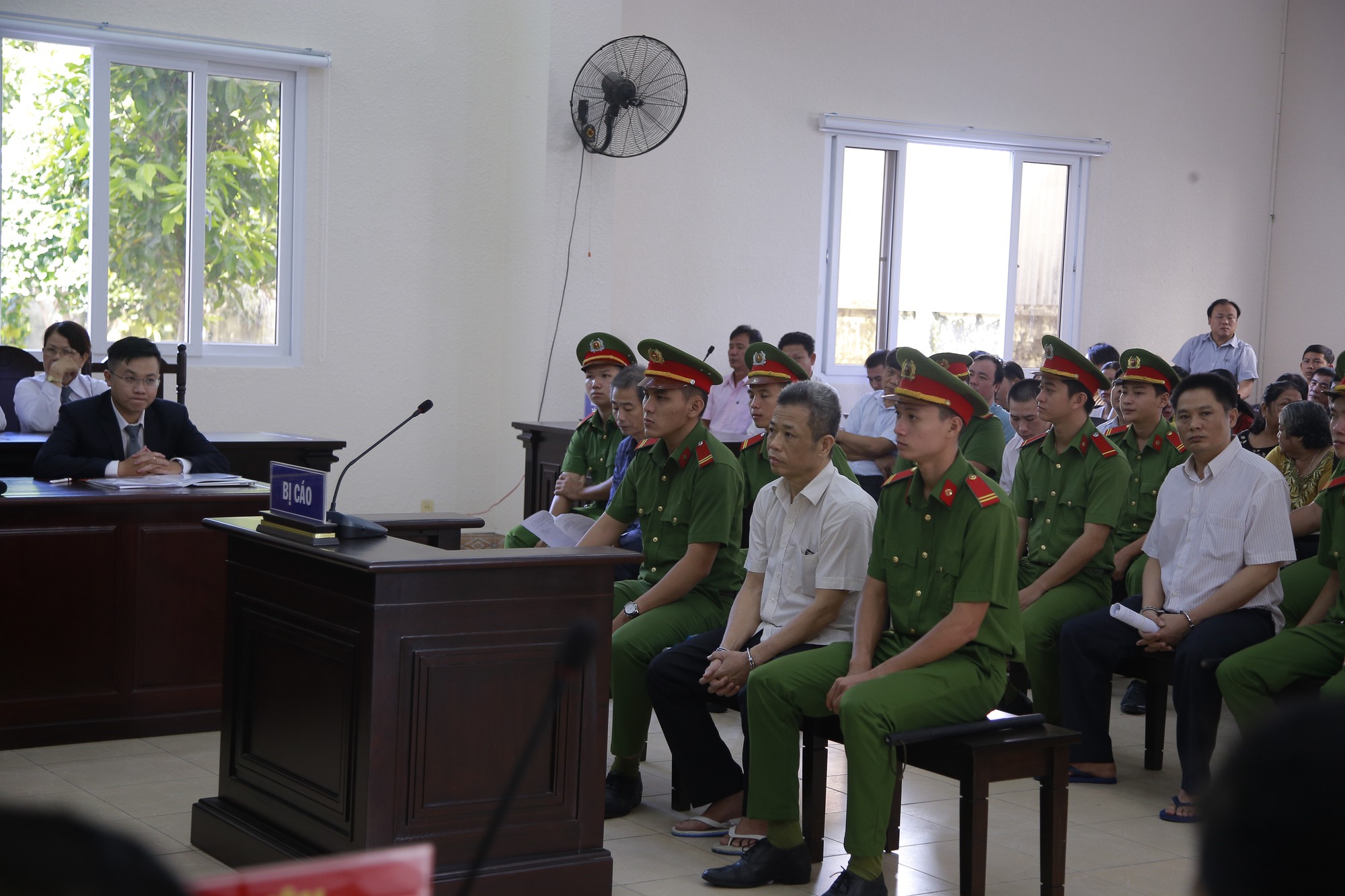 Hoãn phiên tòa xét xử cựu bí thư Thị ủy Bến Cát