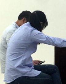 Bị phát hiện đi nhà nghỉ với bạn chồng, vợ ăn năn một cách... khó ngờ!
