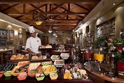 L&yacute; do kh&aacute;ch sạn lu&ocirc;n c&oacute; buffet s&aacute;ng miễn ph&iacute; - Ảnh 2.