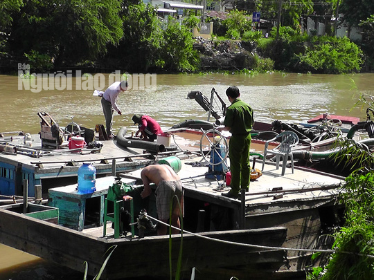 Truy qu&eacute;t &ldquo;c&aacute;t tặc&rdquo; lộng h&agrave;nh trong đ&ecirc;m, bắt 4 đối tượng - Ảnh 2.
