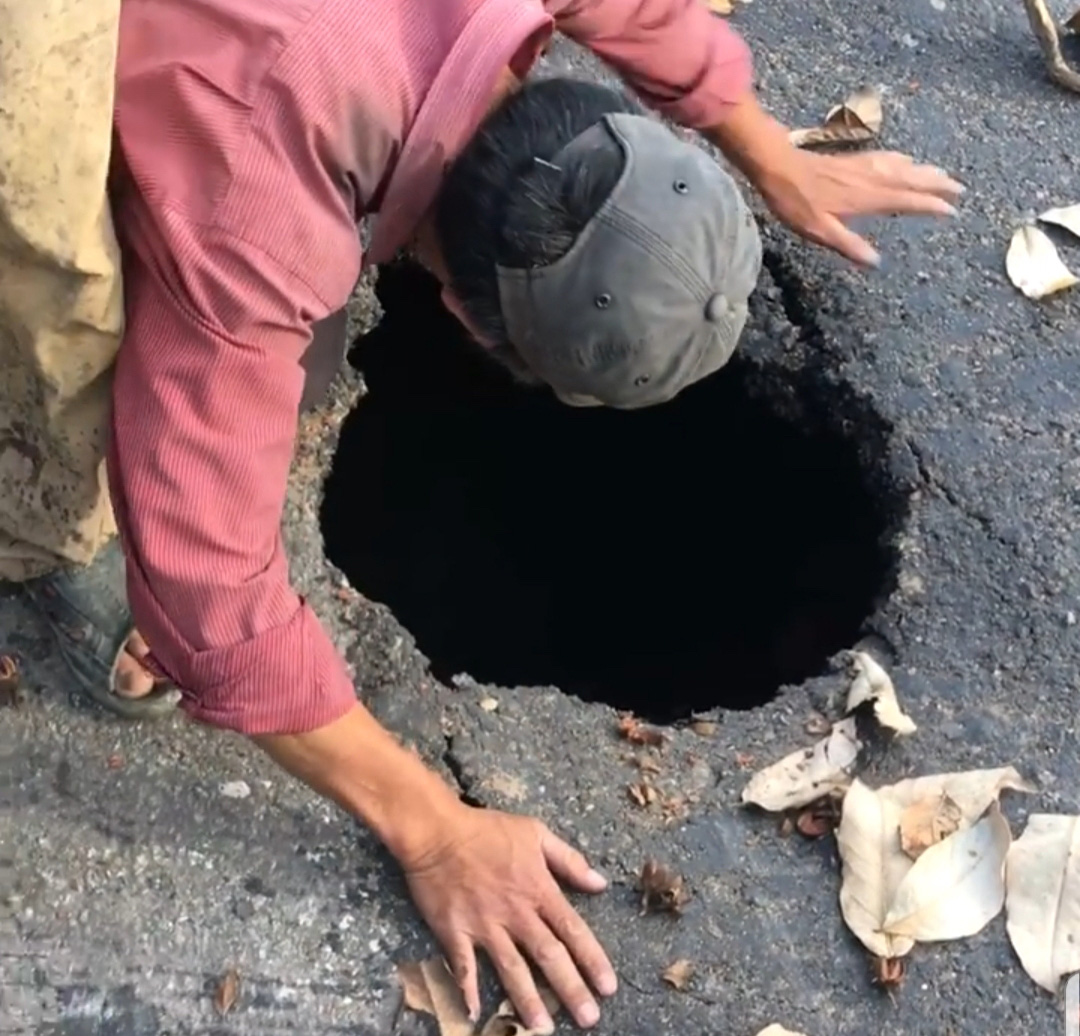 "Hố tử thần" nguy hiểm chết người xuất hiện trên đường Hồ Chí Minh