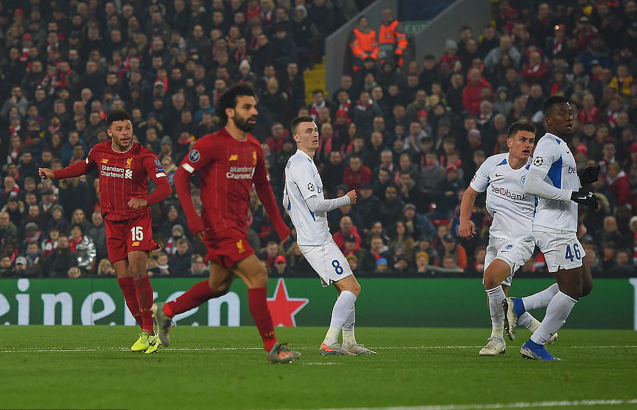 Thần t&agrave;i tỏa s&aacute;ng, Liverpool l&ecirc;n ng&ocirc;i đầu bảng Champions League - Ảnh 5.