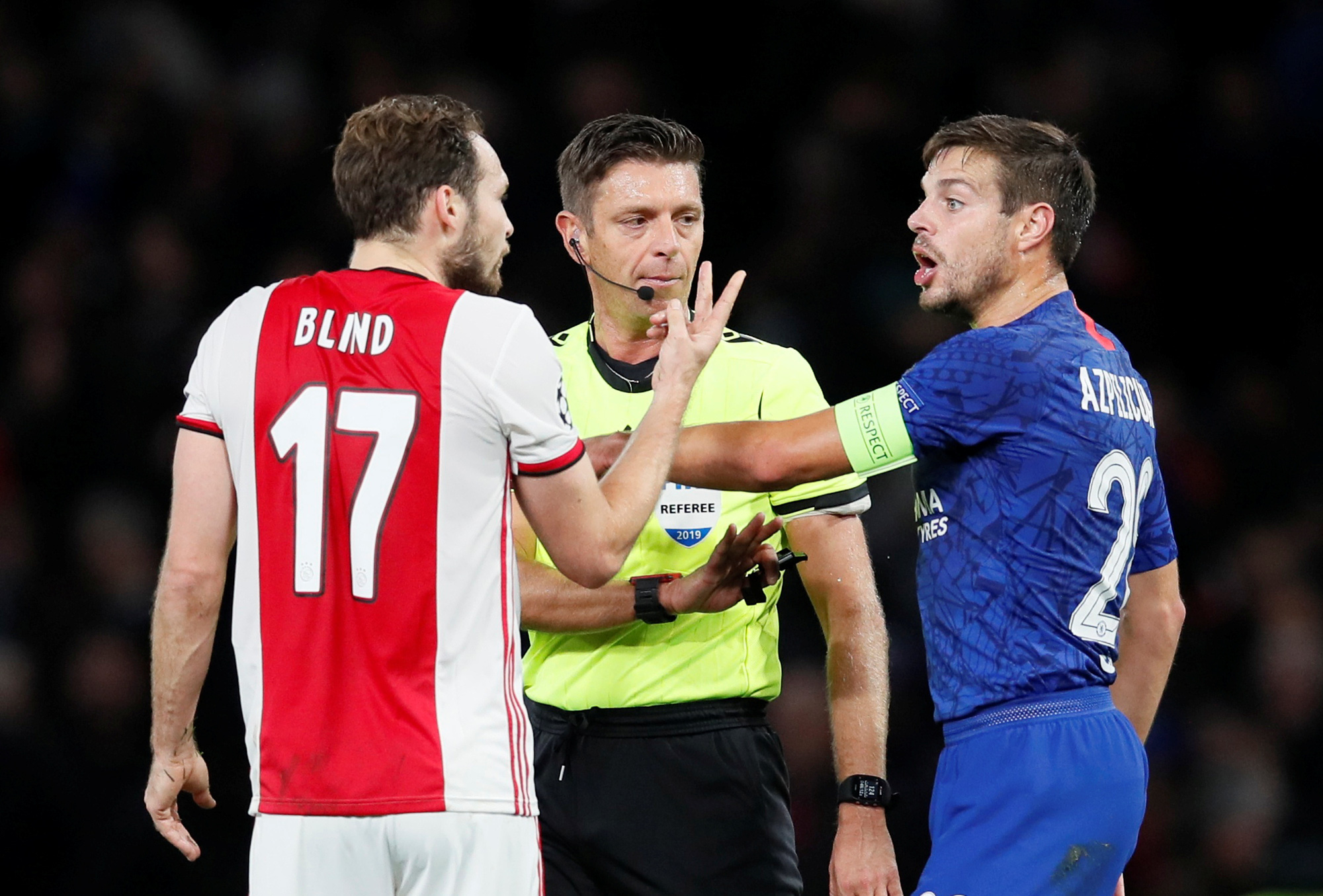 Cận cảnh 2 thẻ đỏ trong 55 giây của Ajax, Chelsea được trọng tài ưu ái?