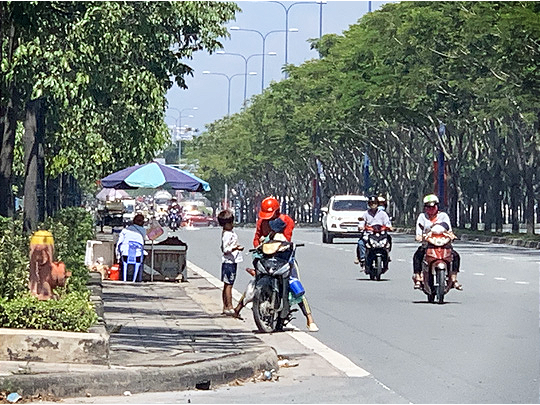 Loạt ảnh đặc tả cảnh trẻ thơ bị đày đọa công khai ở TP HCM - Ảnh 7.