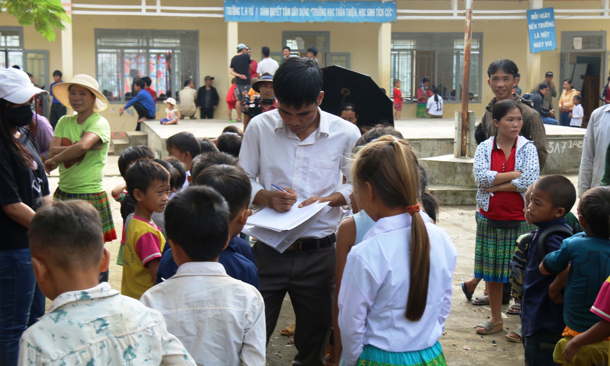Trẻ đối diện nguy cơ thất học vì thiếu giáo viên