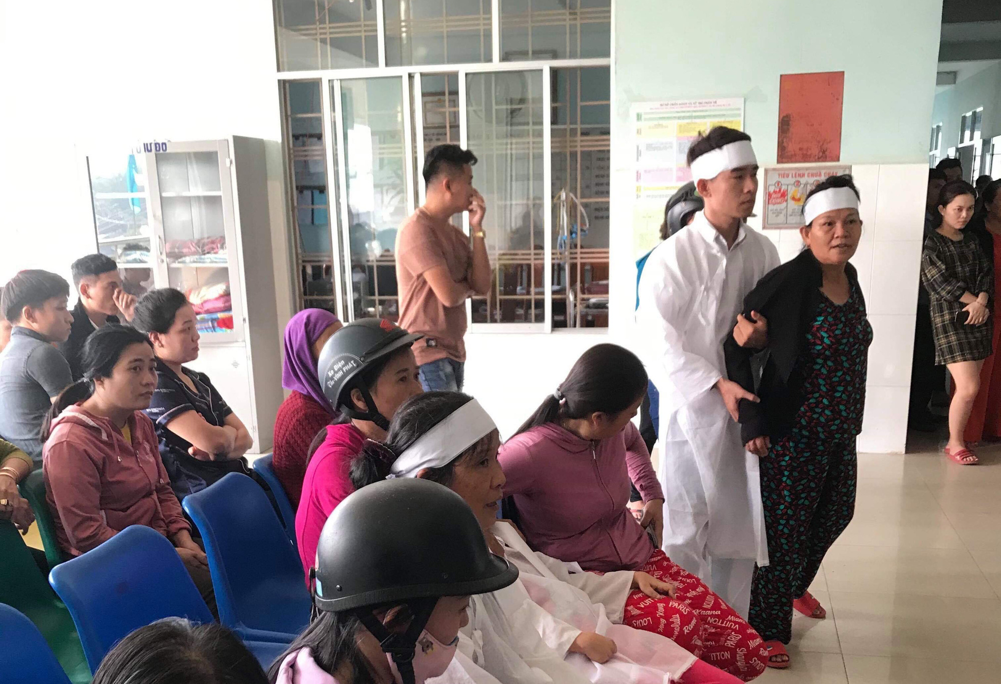 Vụ thanh niên  "đột tử", người nhà mang áo tang tới bệnh viên: Bệnh viện hứa lo phí mai táng