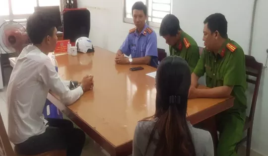 Đi nhậu với gã trai quen qua mạng, thiếu nữ bị chở vào đường vắng hiếp dâm