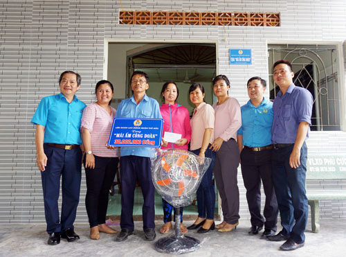 Cải thiện chỗ ở cho đo&agrave;n vi&ecirc;n kh&oacute; khăn - Ảnh 1.