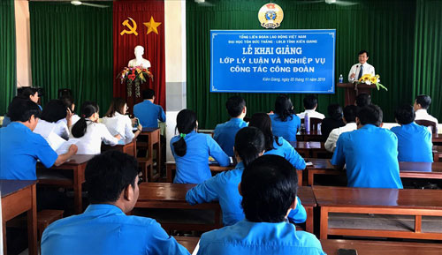 Kiên Giang: Cán bộ Công đoàn học kỹ năng ứng xử