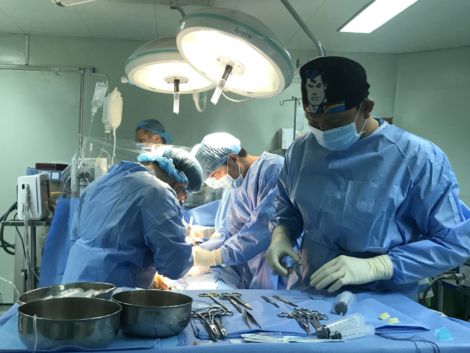 Lần đầu ti&ecirc;n tại ĐBSCL phẫu thuật th&agrave;nh c&ocirc;ng 3 bệnh nh&acirc;n bắc cầu động mạch v&agrave;nh - Ảnh 1.