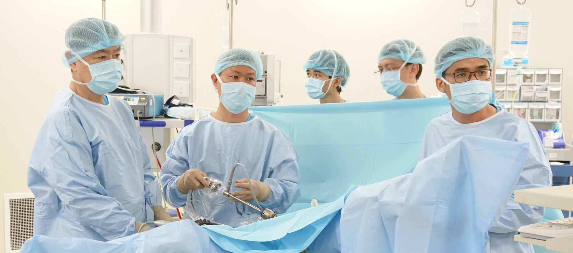 Bị ợ chua, đến bệnh viện mất 20 cm đại tràng - Ảnh 1.