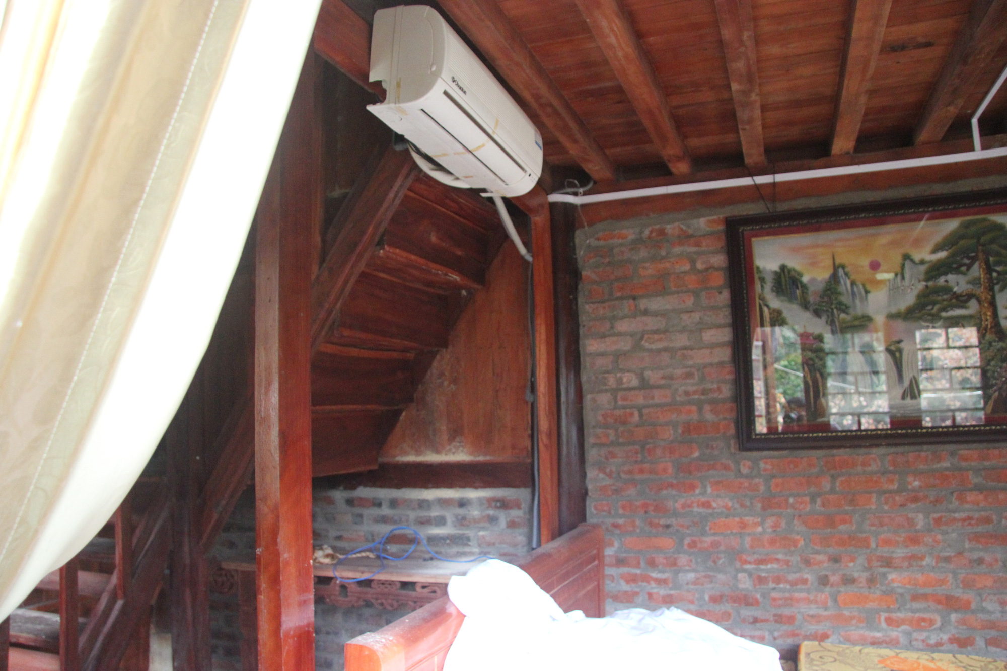 Cận cảnh c&ocirc;ng tr&igrave;nh b&iacute; mật tr&ecirc;n n&uacute;i ở Lạng Sơn nghi l&agrave; phim trường của nh&oacute;m người Trung Quốc - Ảnh 7.