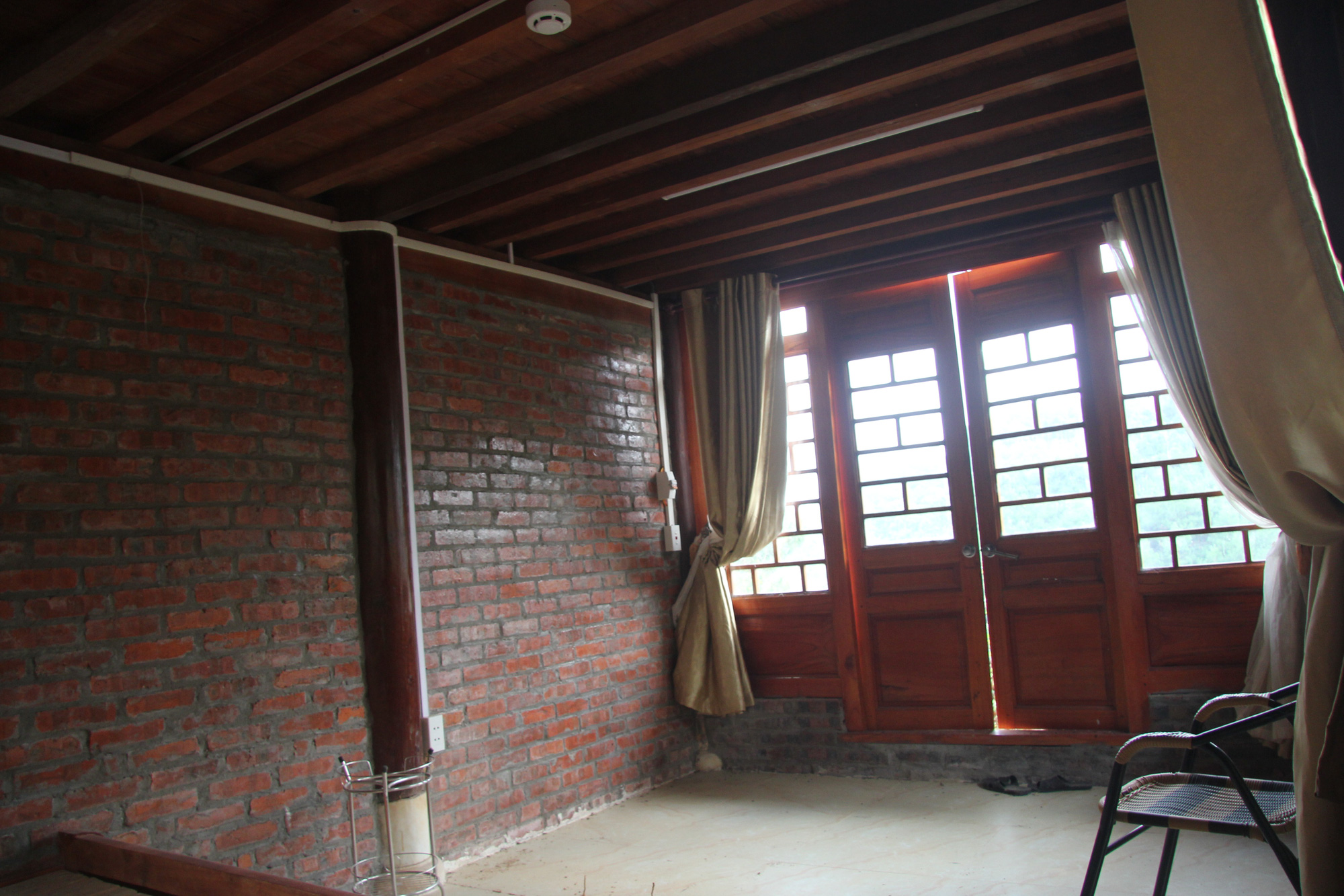 Cận cảnh c&ocirc;ng tr&igrave;nh b&iacute; mật tr&ecirc;n n&uacute;i ở Lạng Sơn nghi l&agrave; phim trường của nh&oacute;m người Trung Quốc - Ảnh 8.