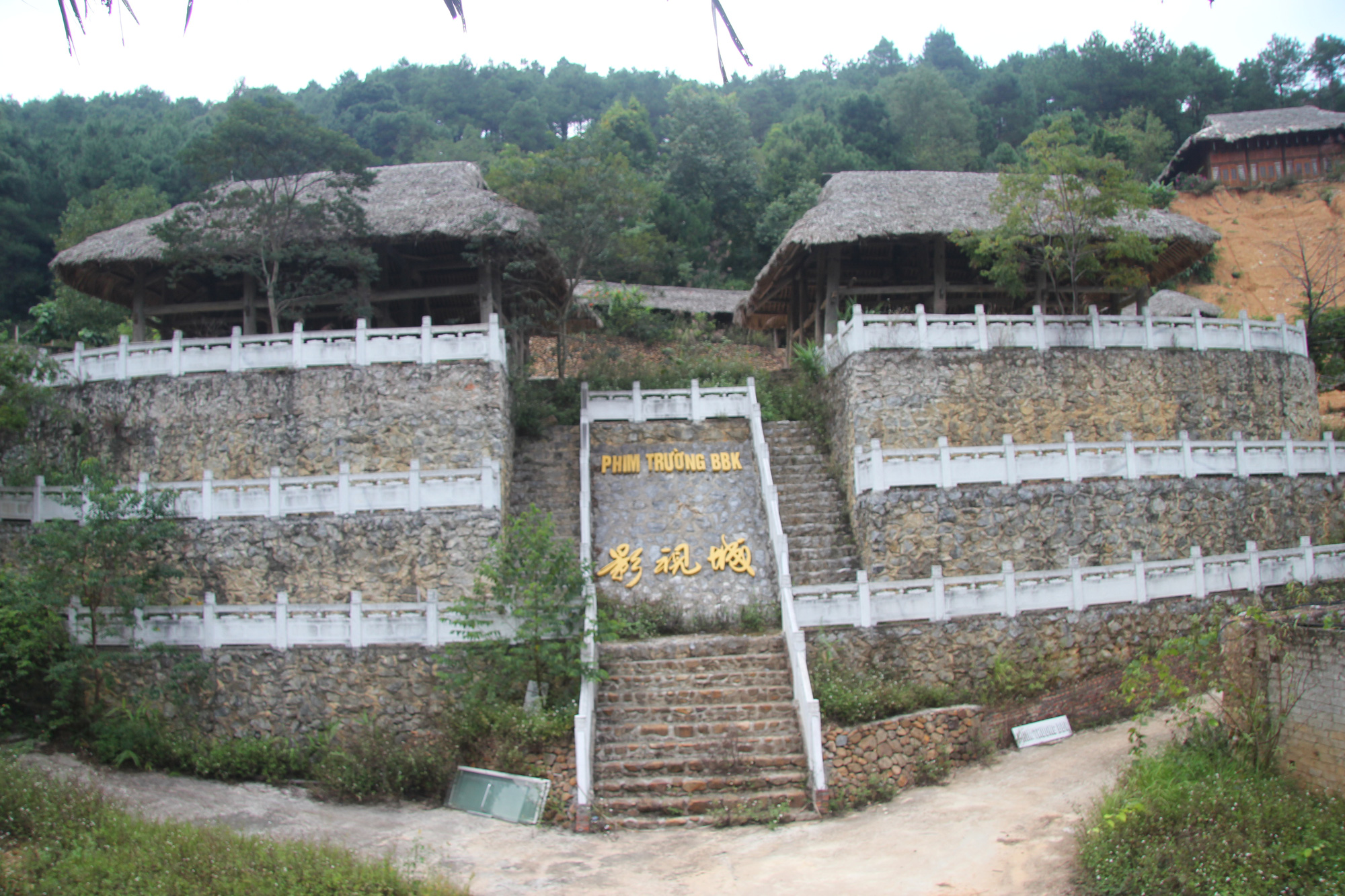 Cận cảnh công trình "bí mật" trên núi ở Lạng Sơn nghi là phim trường của nhóm người Trung Quốc
